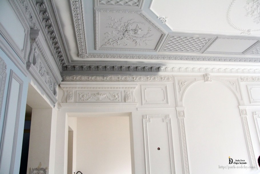 Отделка стен гипсовой лепниной