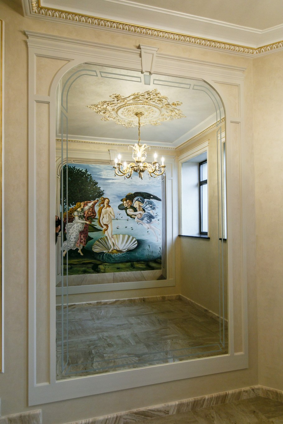 Зеркало с лепниной