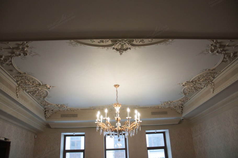 Красивые потолки с лепниной