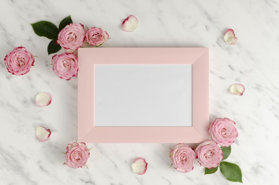 Розовый фон с рамкой