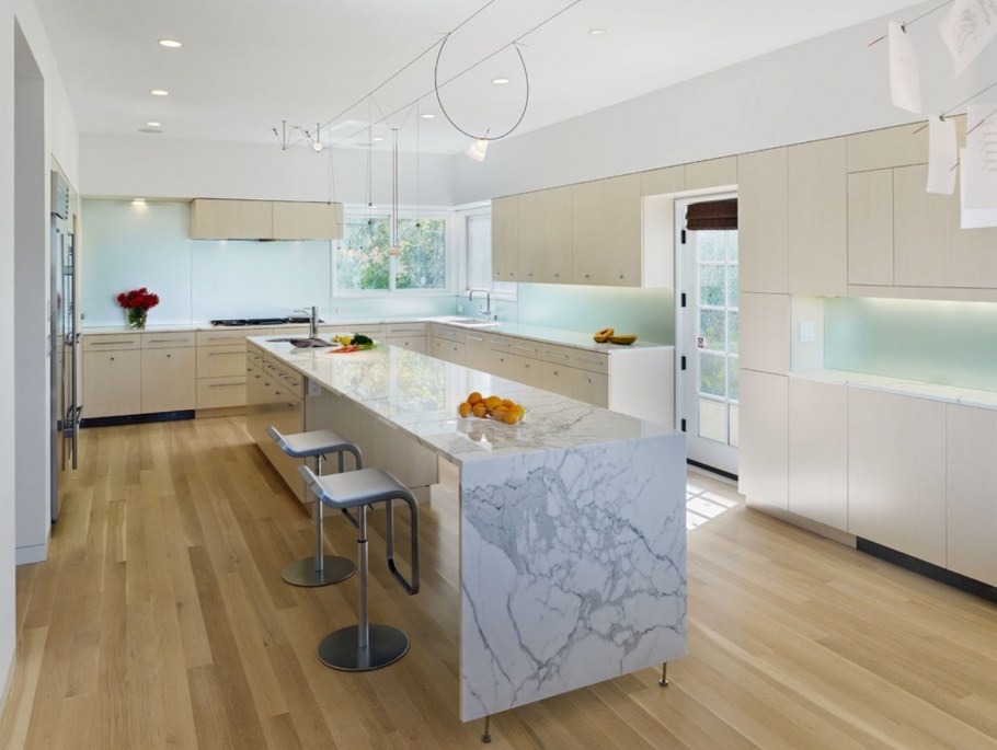 Стеклянный кухонный остров