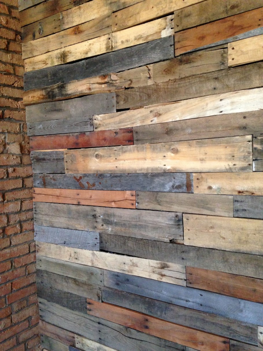 Брашированные доски в интерьере