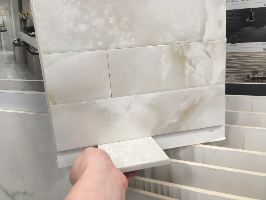 Плитка кабанчик под мрамор на фартук