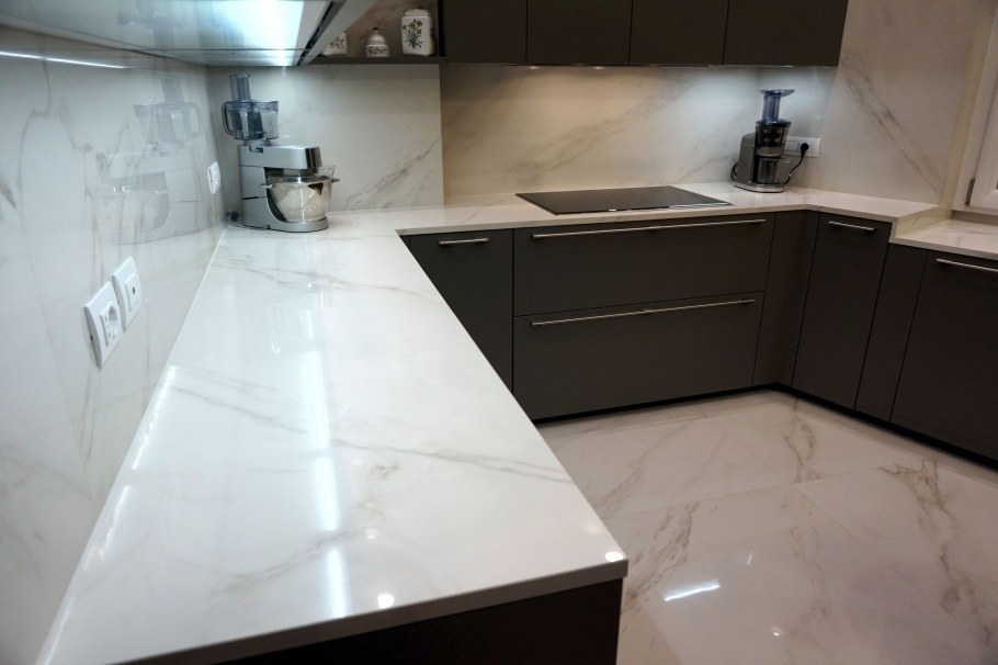 Фартук в цвет пола из керамогранита