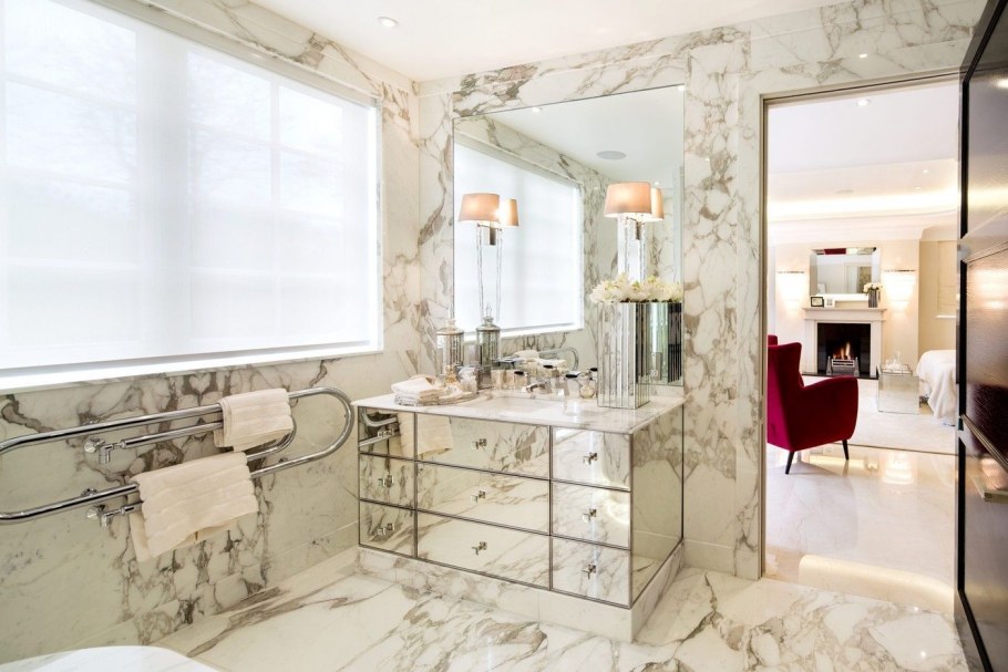 Мраморная ванная комната