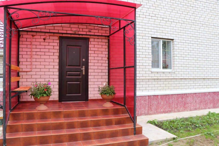 Отделка крыльца