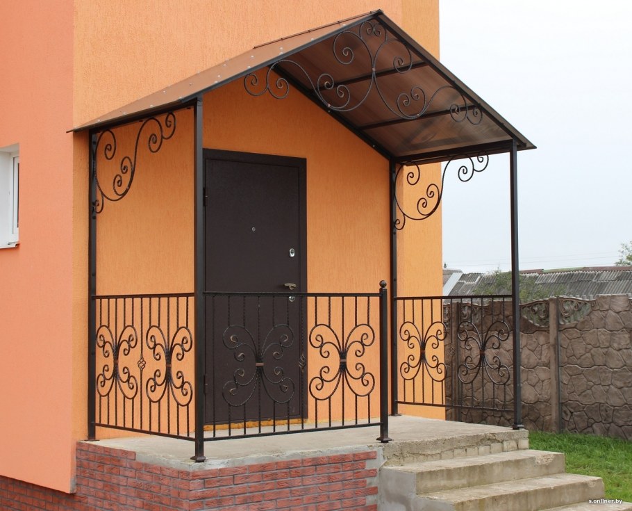 Застекленное крыльцо