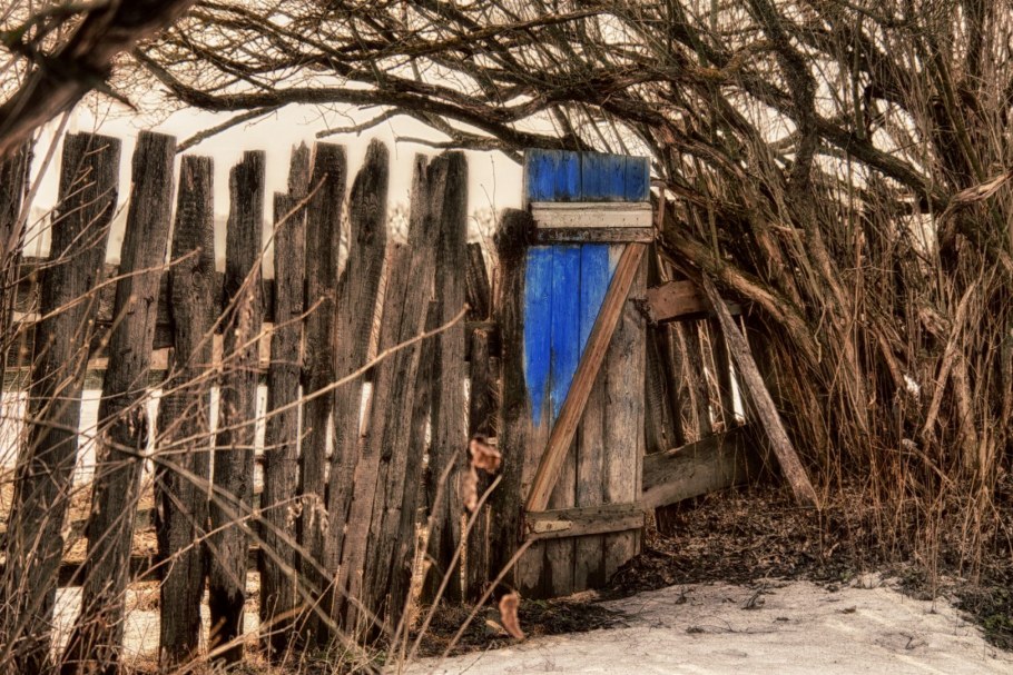 Покосившийся забор