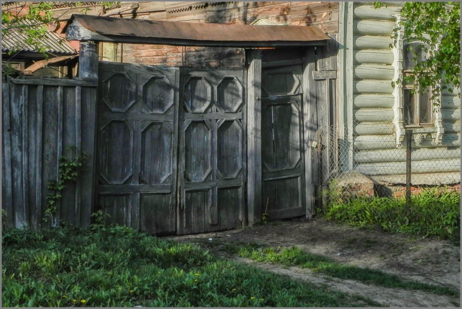 Старые деревянные ворота