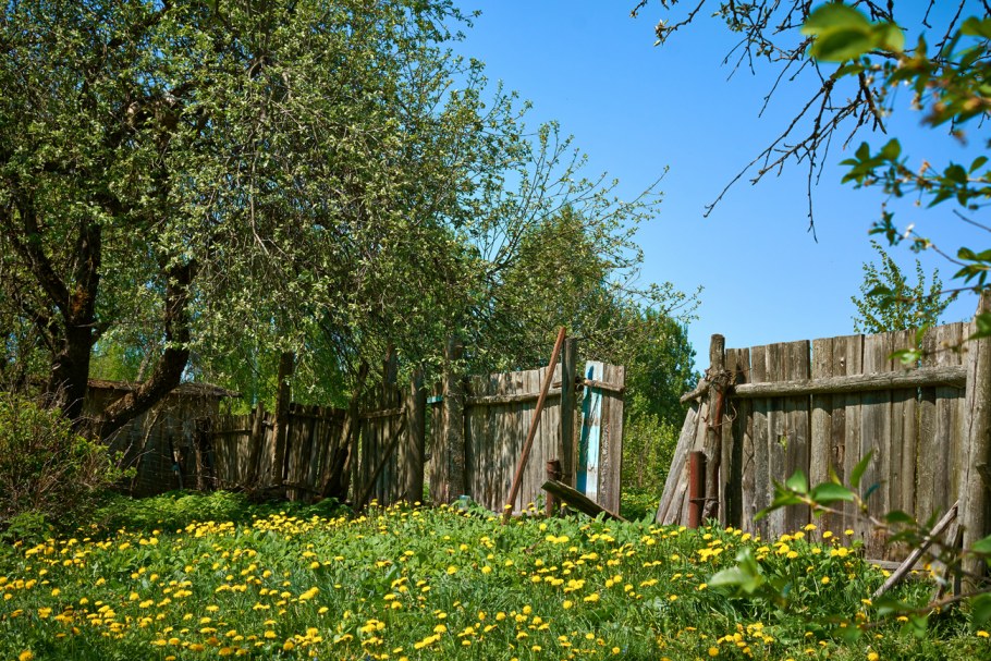 Деревня и старый забор Эстетика