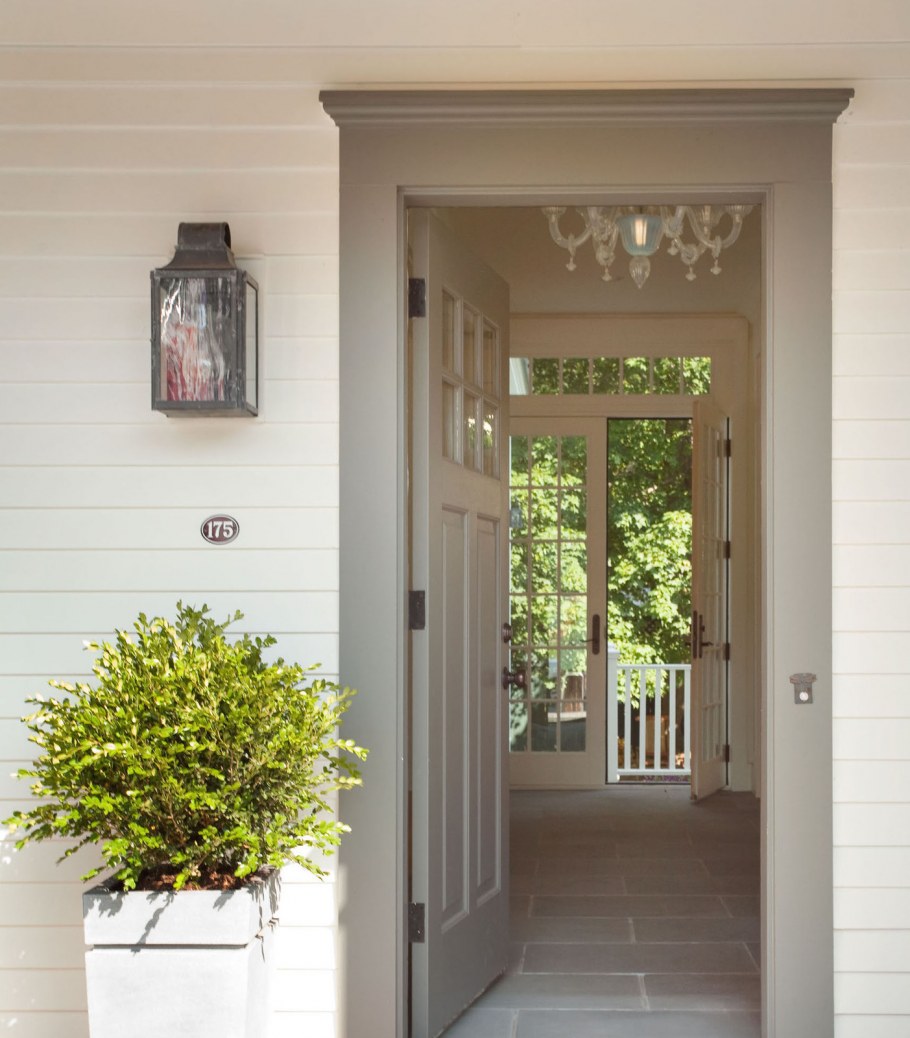 Входная дверь изнутри