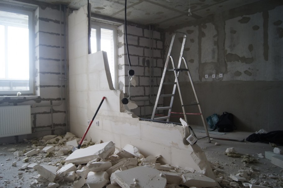 Мужик с отбойным молотком