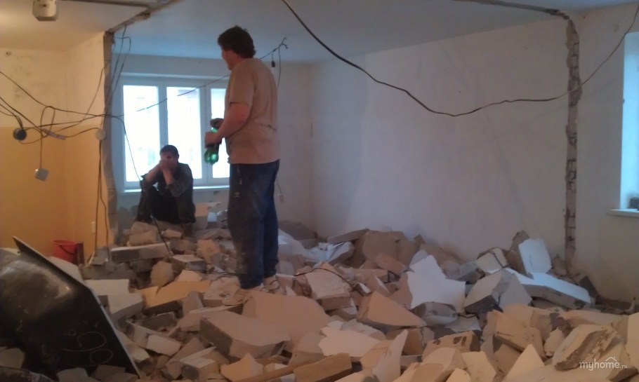 Демонтаж в квартире 103 серии