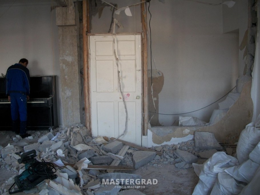 Демонтаж стен и перегородок