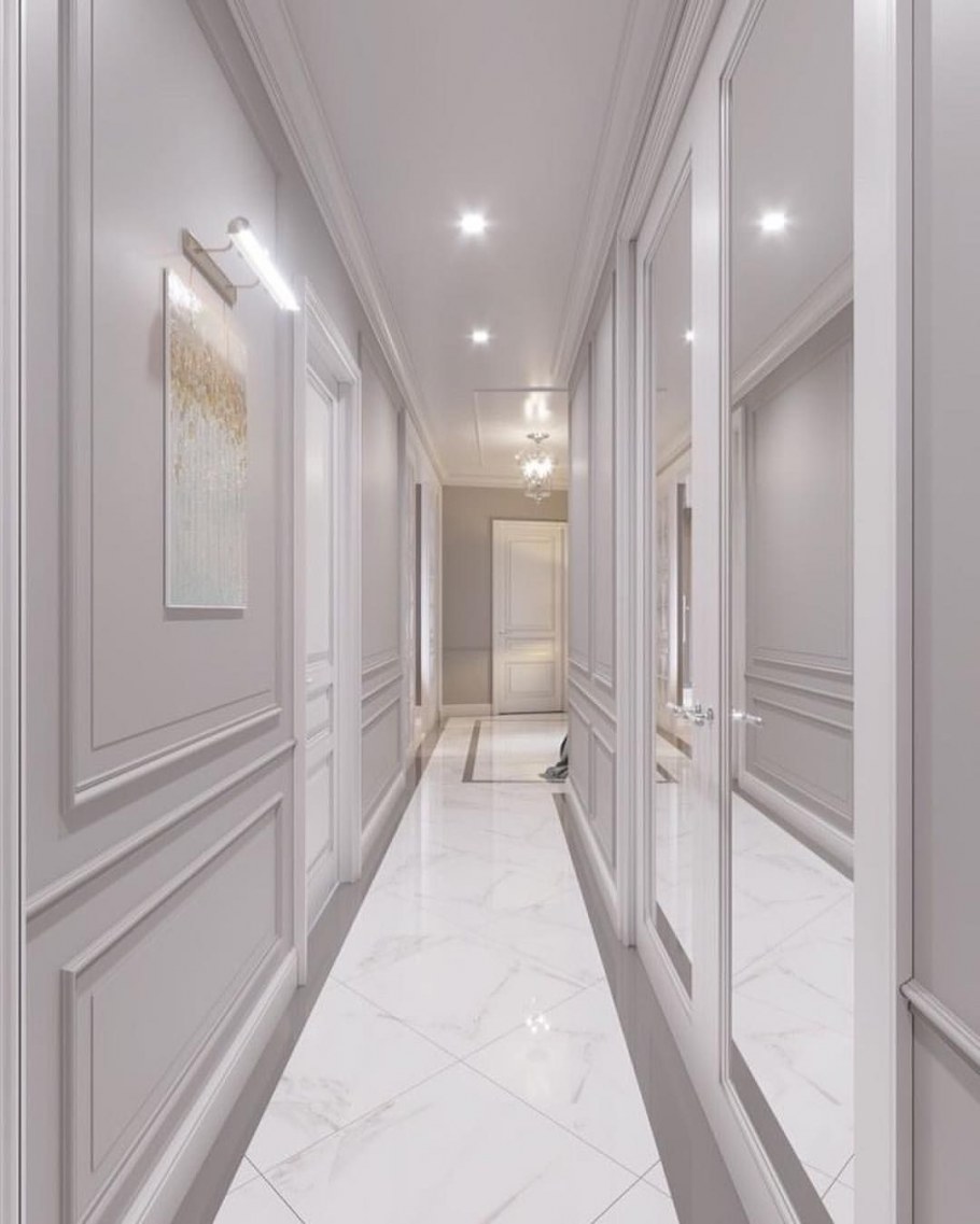Молдинги в коридоре