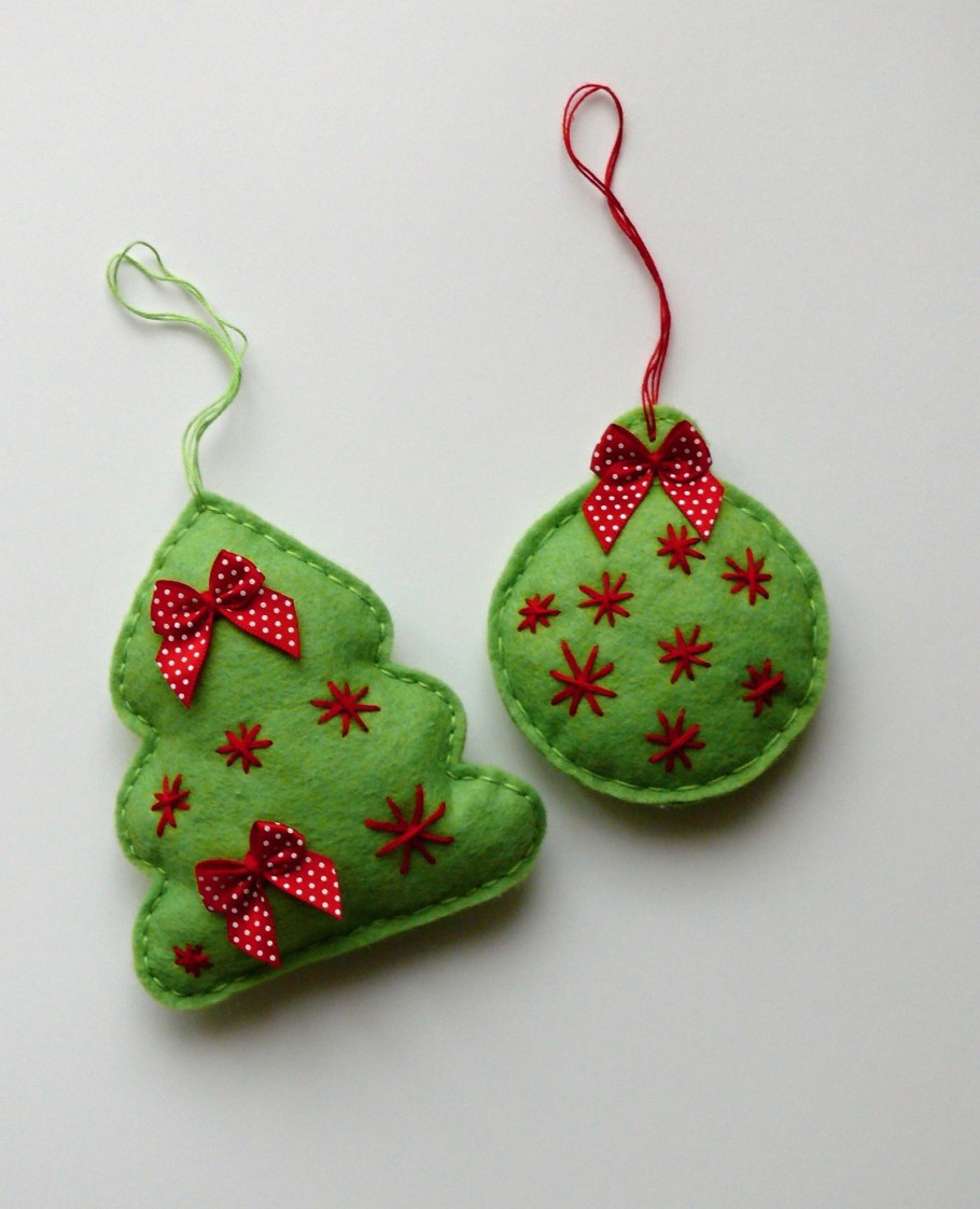 Подвески из шишек