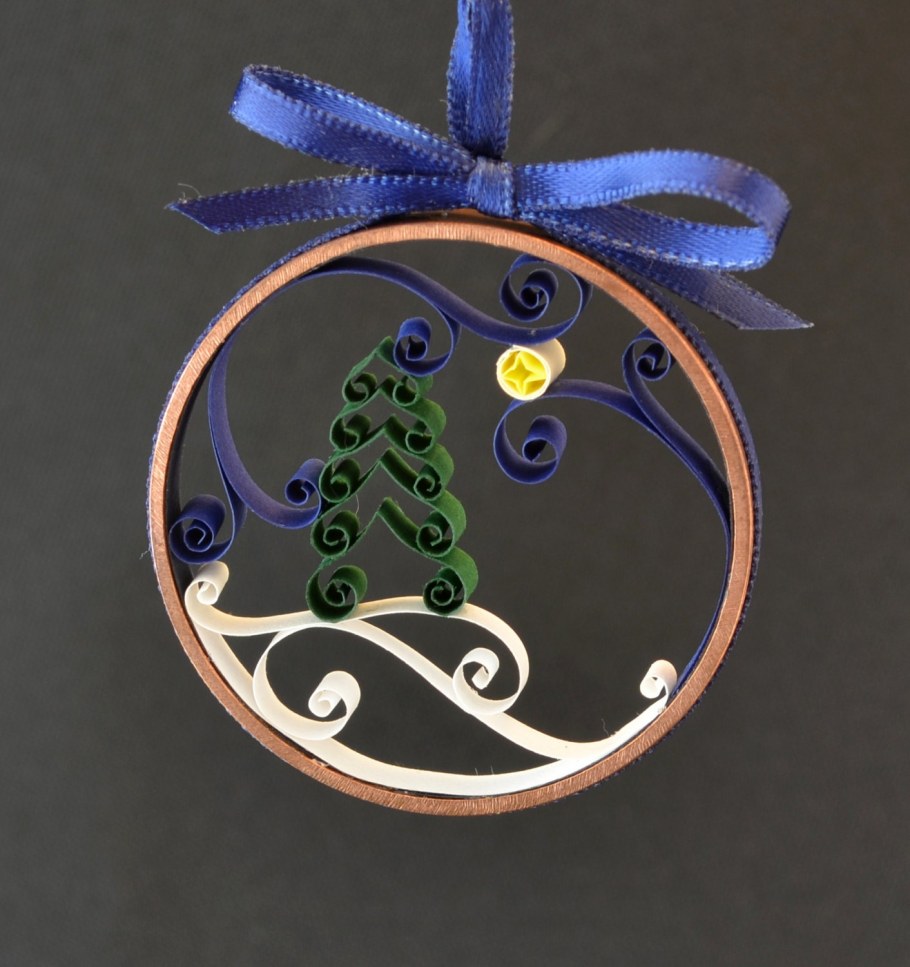 Новогодние украшения квиллинг