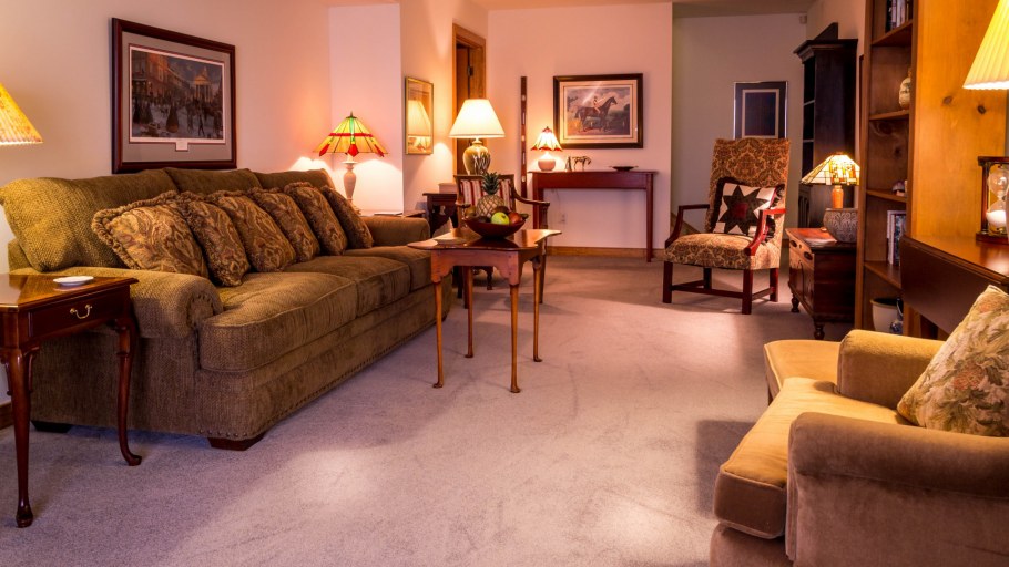 Гостиная с ковролином