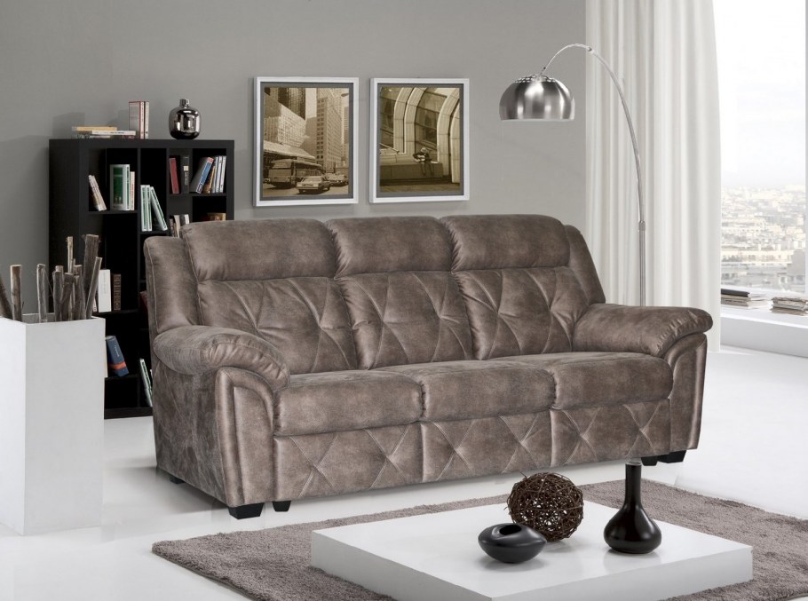 Приходит с диваном от Беларуси