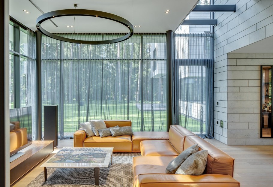 Интерьер с панорамными окнами