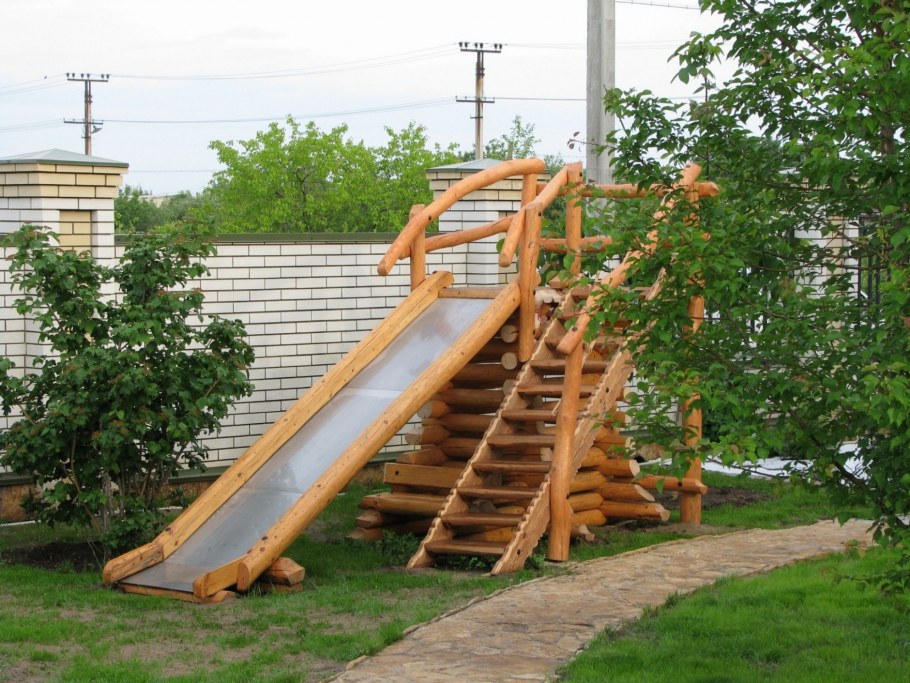 Детские горки из дерева