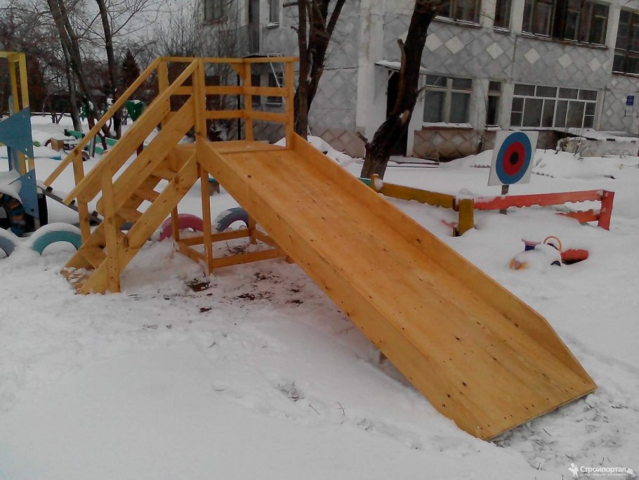 Горка из дерева для детей