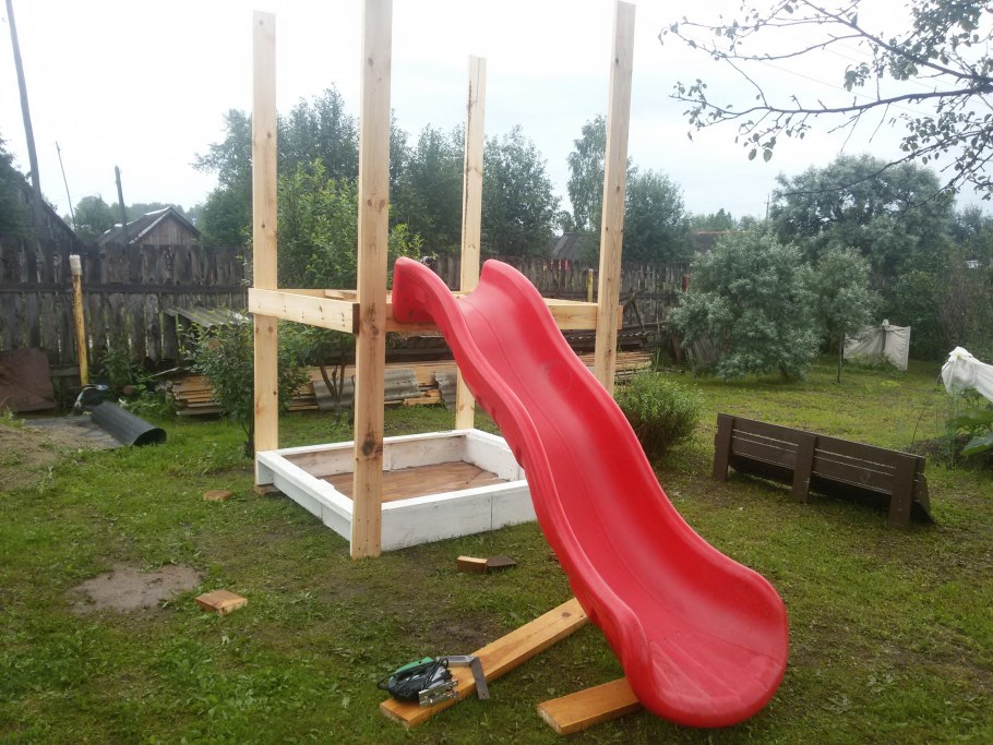 Горка своими руками для детей на даче
