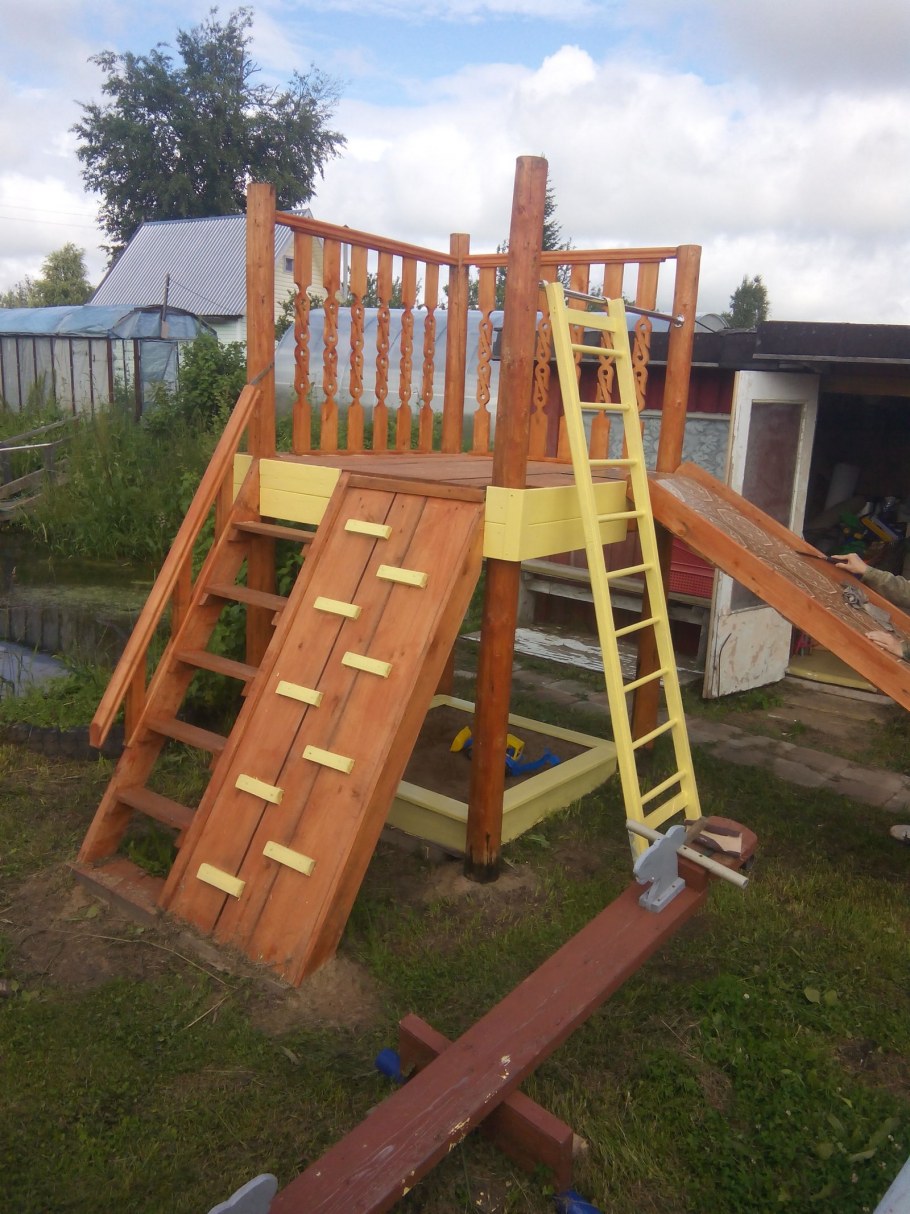 Горка деревянная