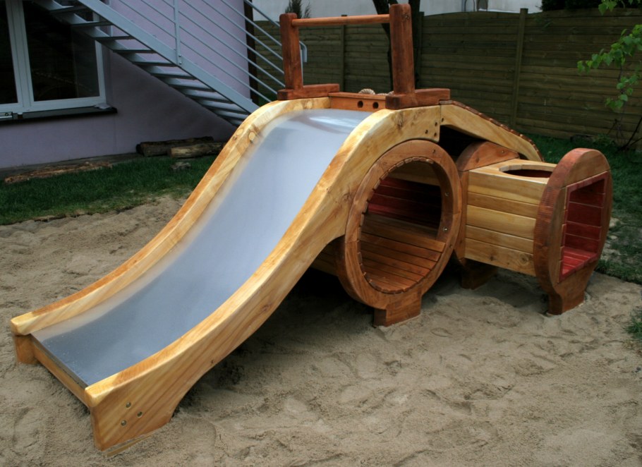 Горка из бревен