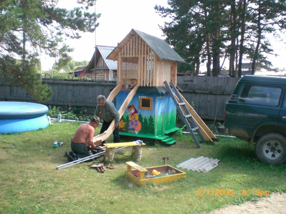 Домик на детскую площадку своими руками из подручных материалов