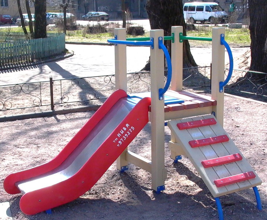 Детская площадка с домиком