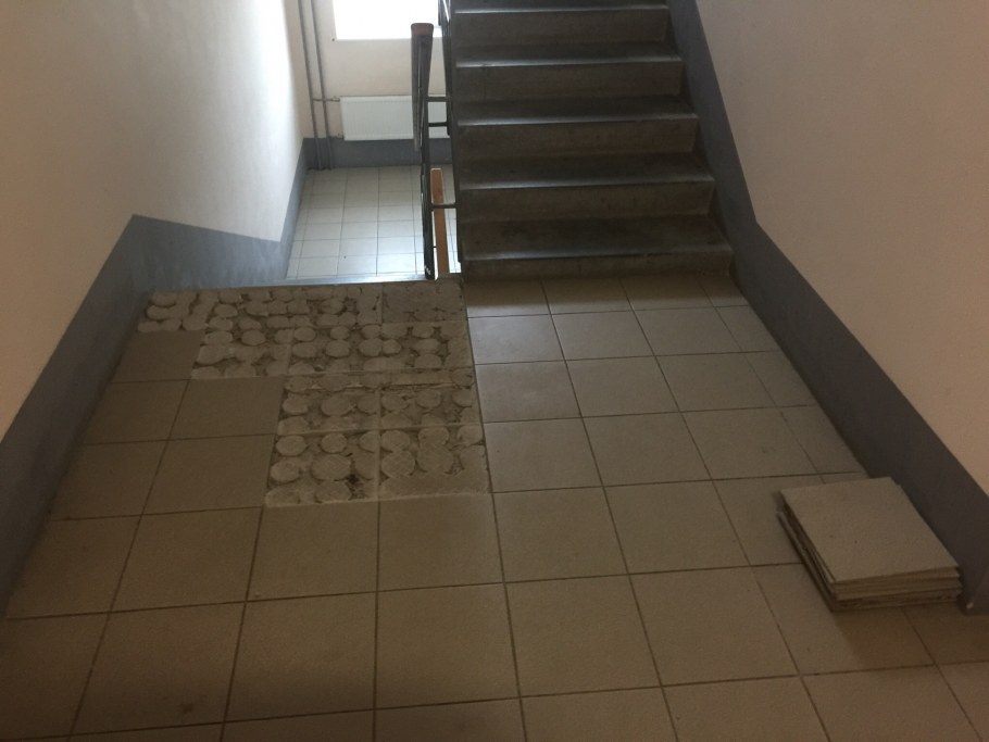 Керамогранит для пола в подъезде