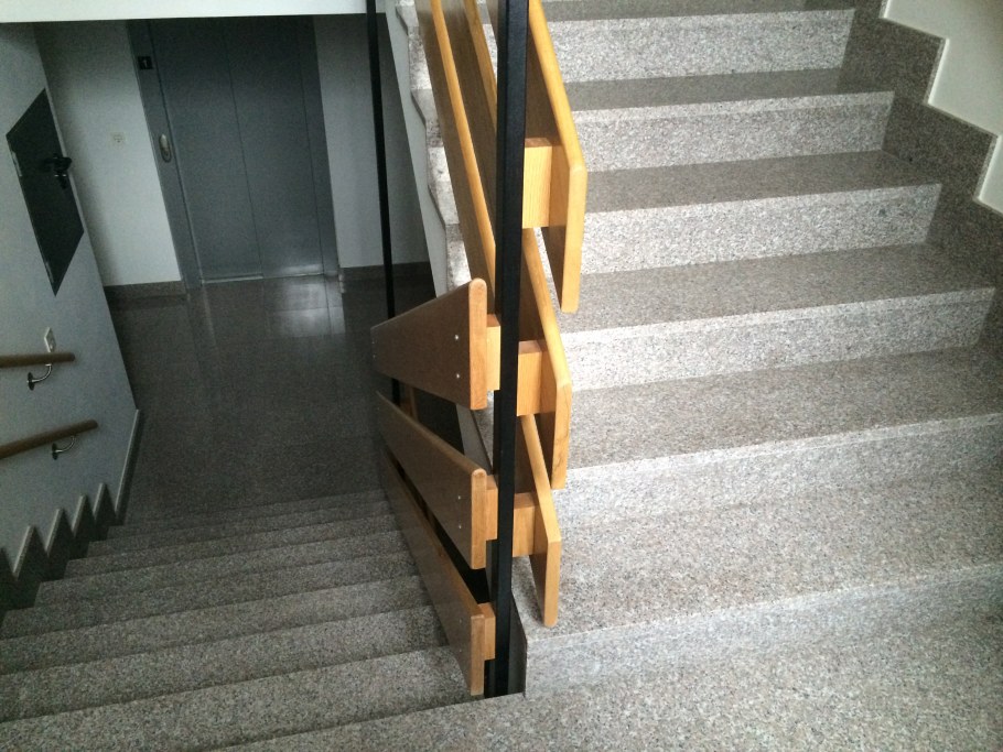 Плитка для ступеней в подъезде