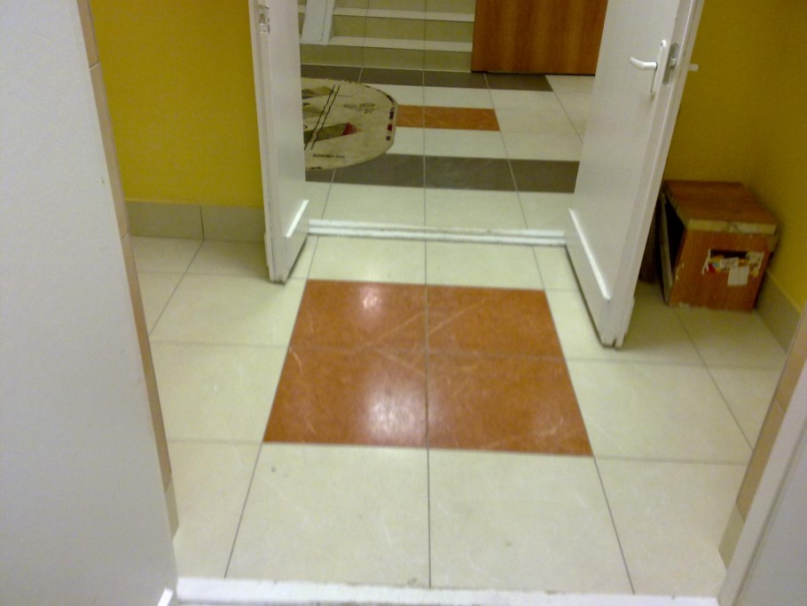 Кафелем выложить подъезд