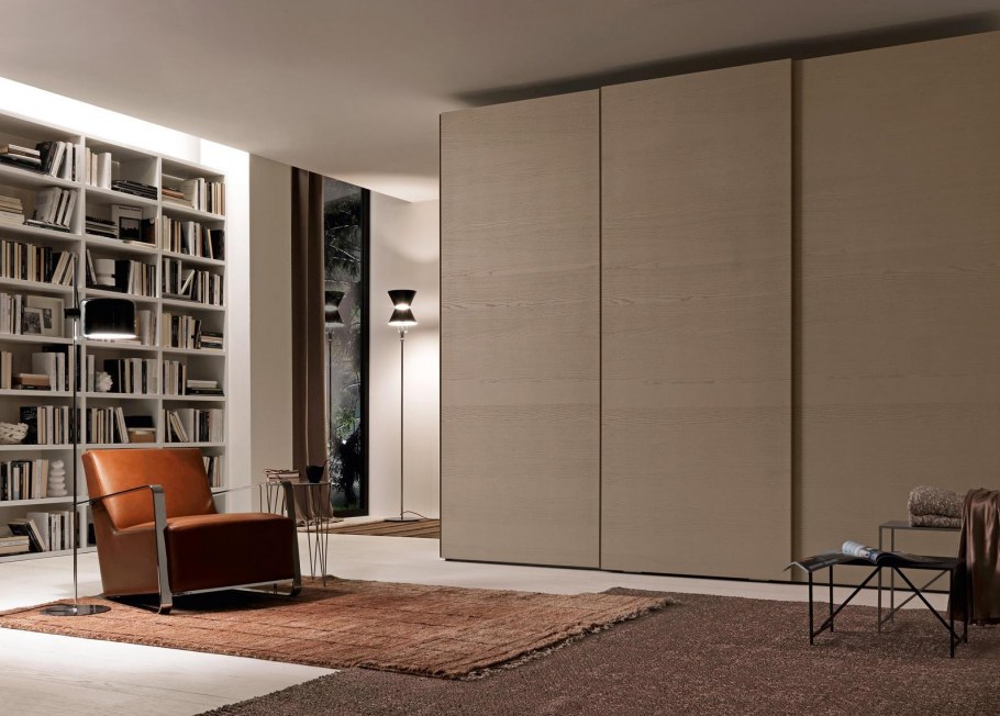 Шкаф-купе в гостиную сливочного цвета