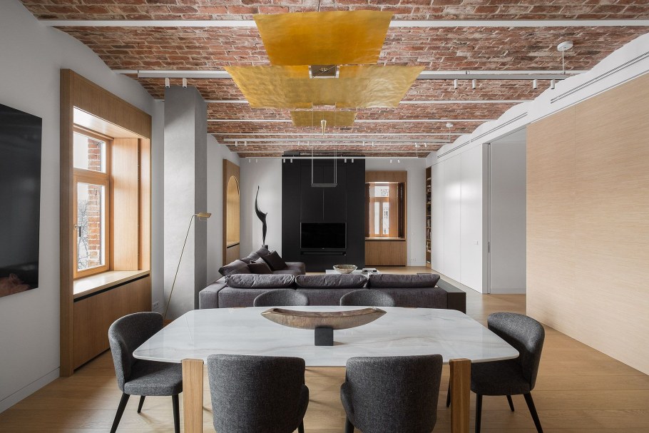 Потолок в ванную комнату красный натяжной с подсветкой