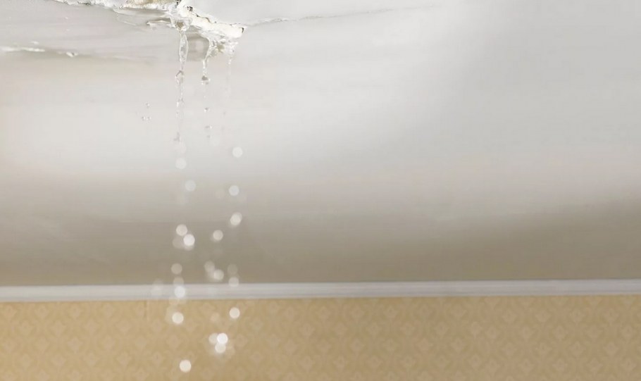 Затопили квартиру мокрые обои