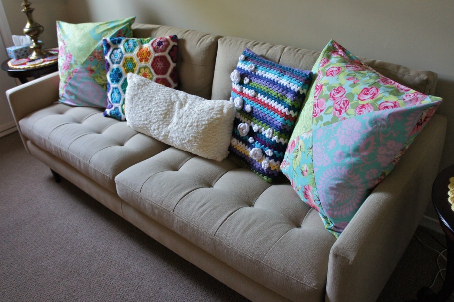 Кушетка вместо дивана в интерьере