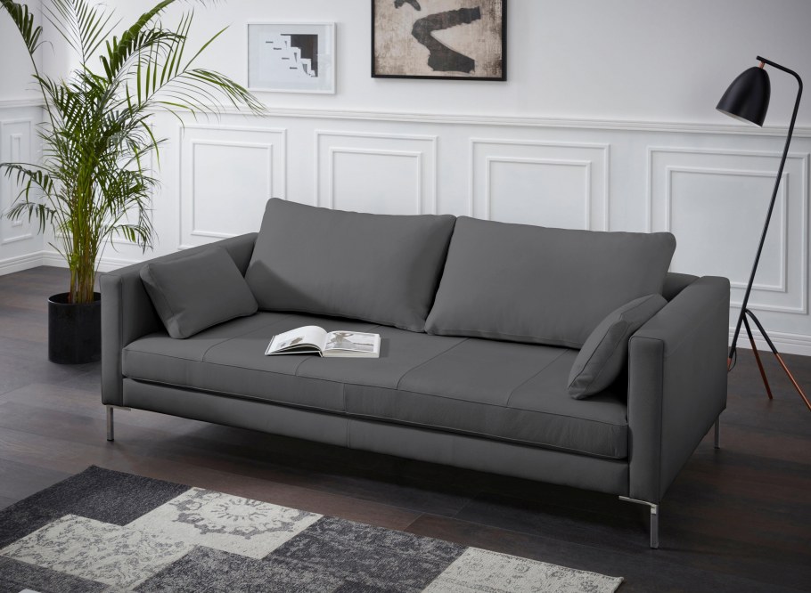 Кушетка в интерьере спальни