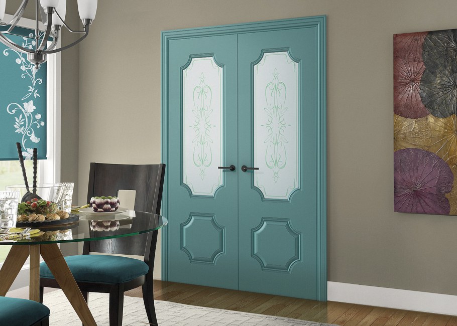 Цветные двери в интерьере