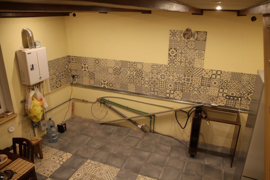 Плитка на фартук без верхних шкафов