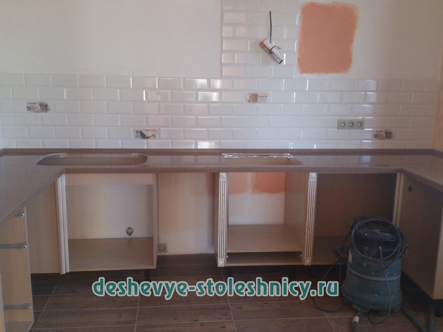 Столешница заводится под фартук