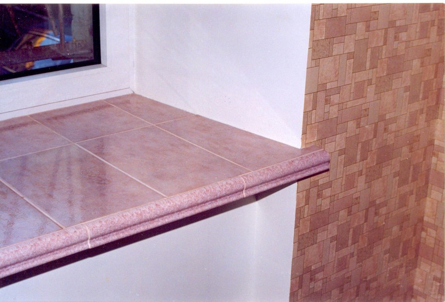 Подоконник из кафельной плитки