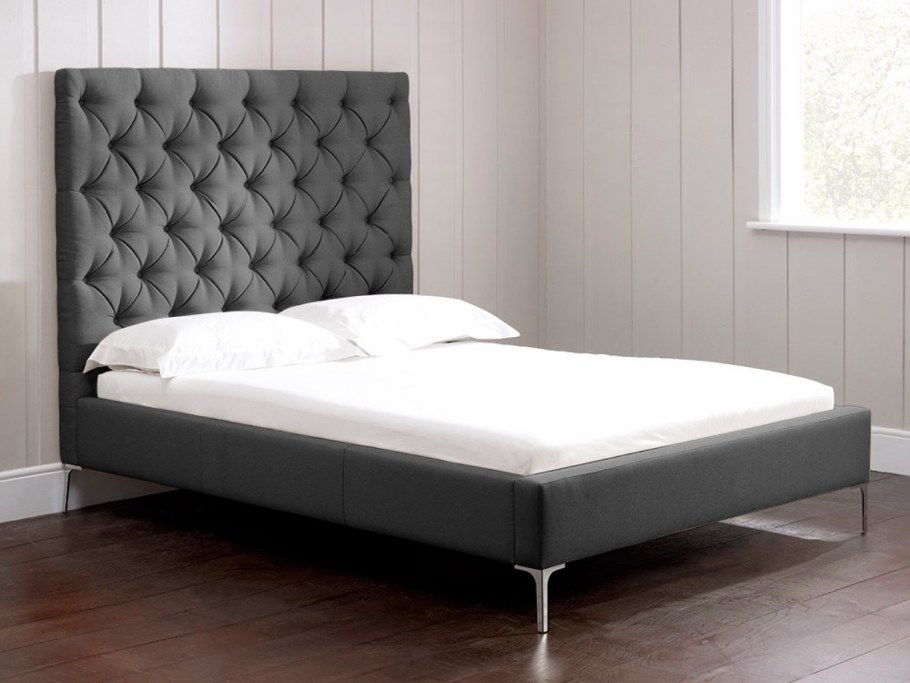 Черные кровати с высоким изголовьем