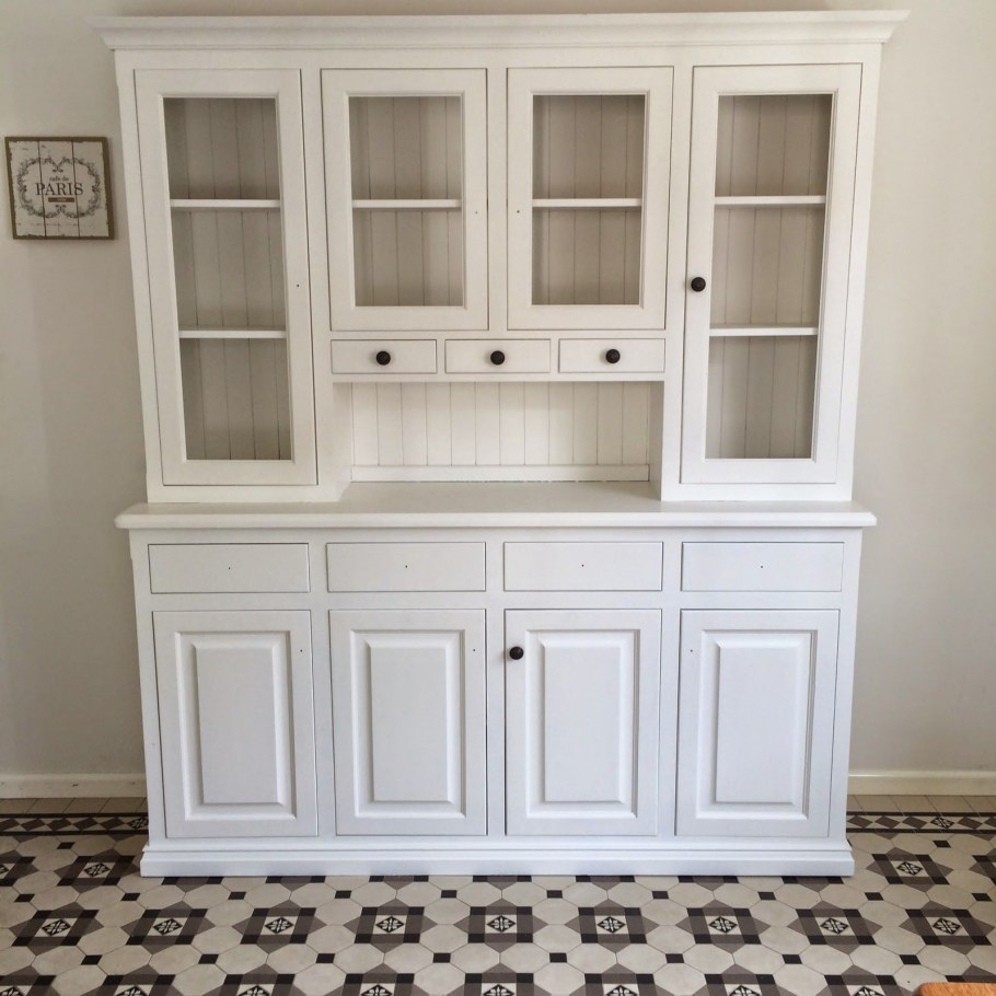 Классика кухня с патиной буфетом