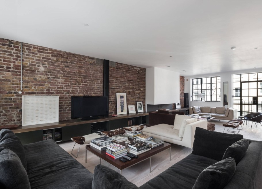 Имитация кирпича в спальне