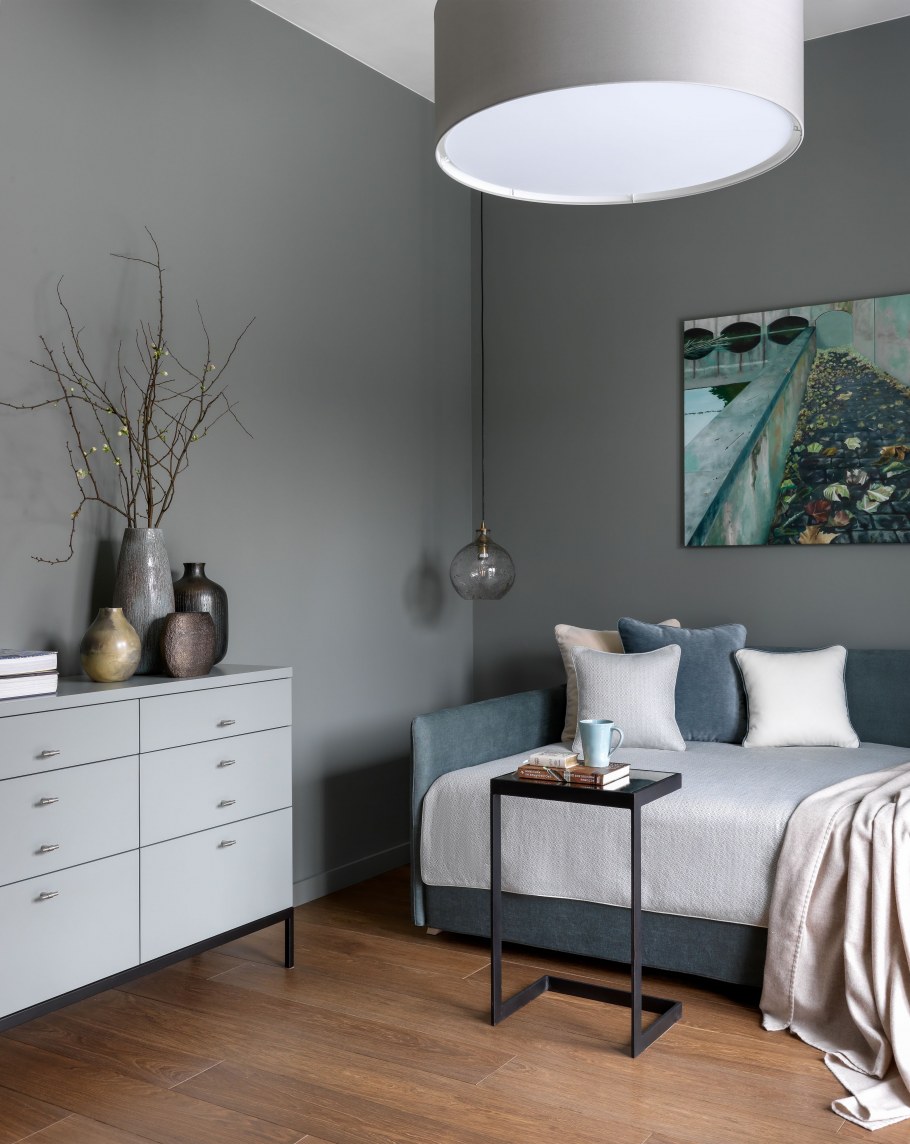 Сероккоричневые стены