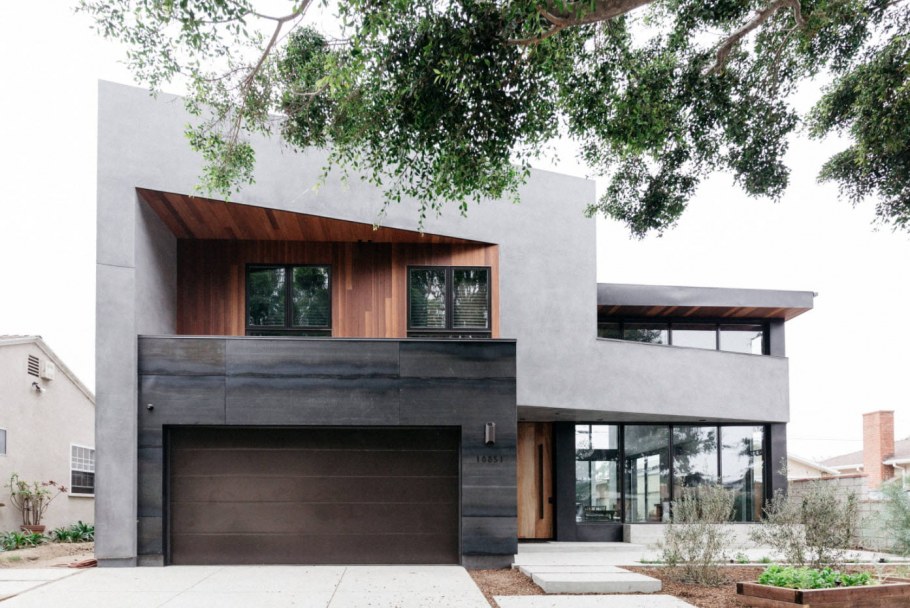 Небольшой дом с плоской кровлей