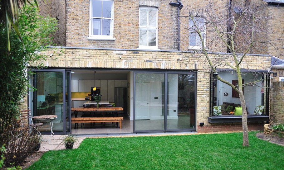 Веранда с плоской крышей пристроенная