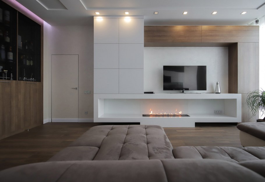 Электрокамин и телевизор в интерьере